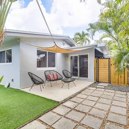 Private Backyard Dog-Friendly Wilton Manors Home!